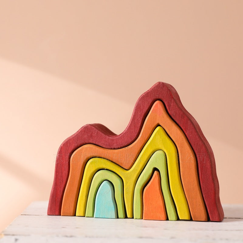 Stapelpuzzle aus Holz in Regenbogenfarben asymmetrisch
