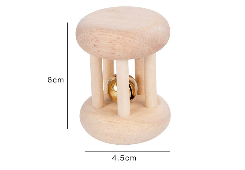 Vierteiliges Baby-Rasselspielzeug aus Holz in natur